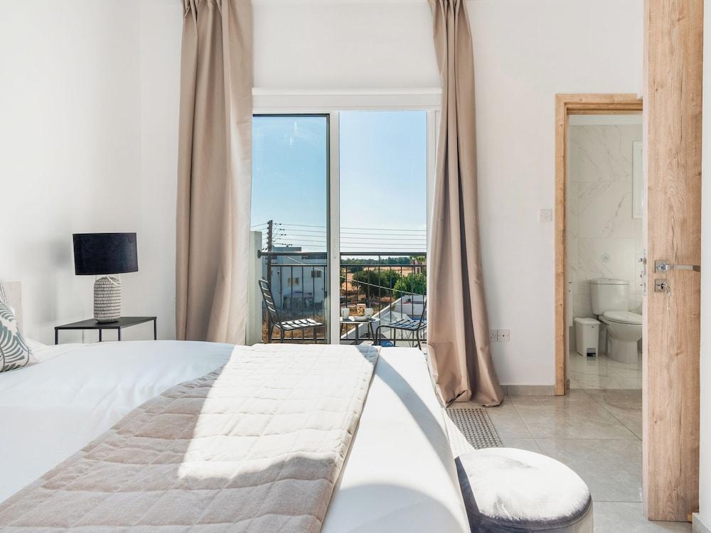 Sanders White Mountains - Charming Villa With Pool