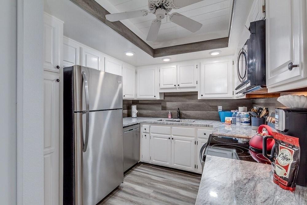 Stunning Golf And Water Views With Large Patio! Biltmore Terrace! 1 Bedroom Condo by RedAwning