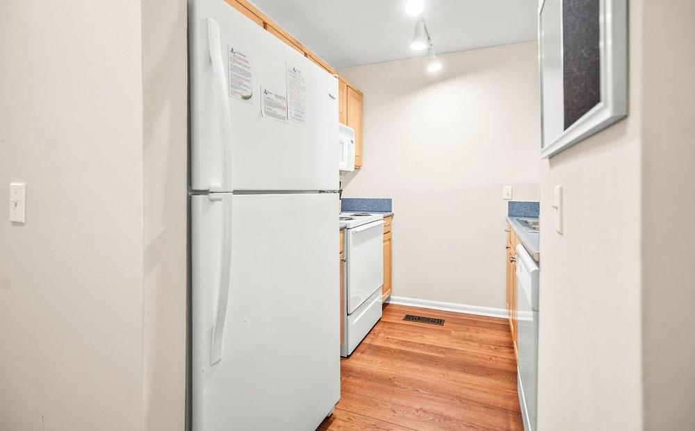 Cozy Villa w/ Gorgeous Marsh & Canal Views - Near Beach Club & Tennis