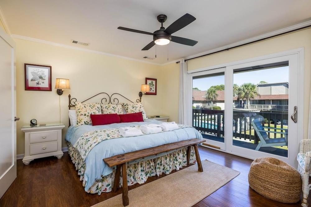 Newly Remodeled Two-story Condo w/ Wifi - Steps From Beach & Dining