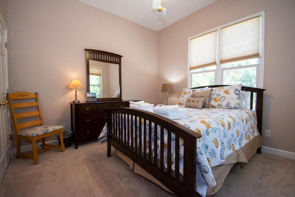 Lovely Canal Front Home w/ Dock