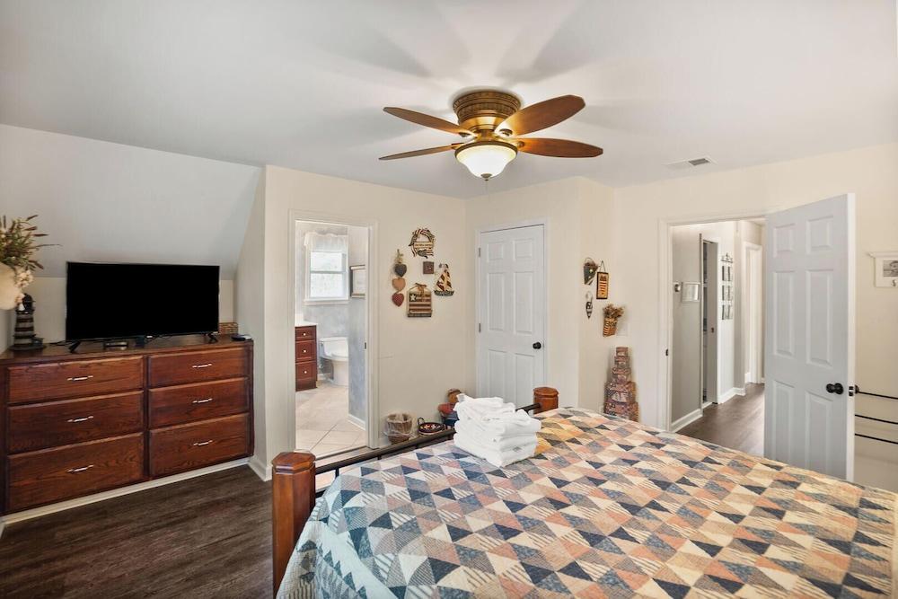 Spacious Two-story, 4 Bed, 4.5 Bath Home w/ Stunning Canal Views