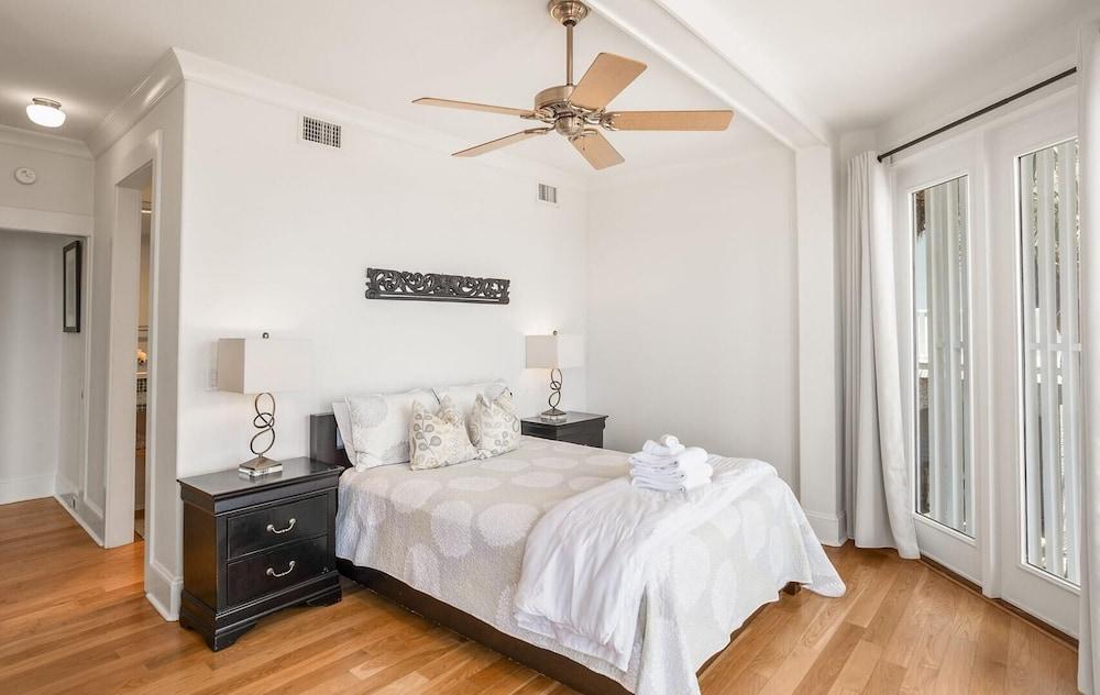 Lavish Two-story Oceanfront Home w/ Huge Deck, Wifi, & Incredible Views