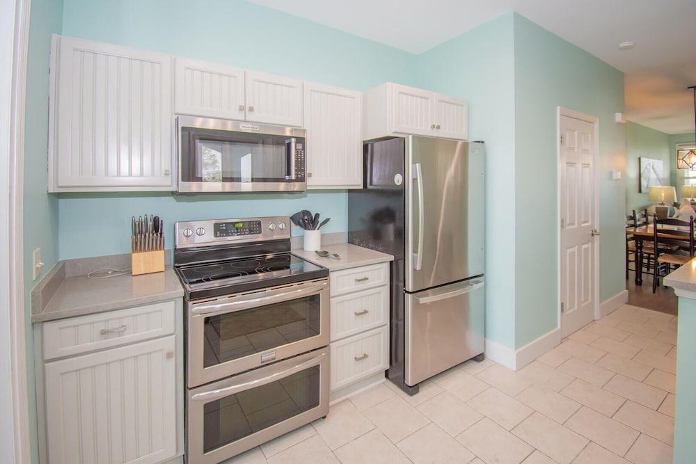 Lovely Bonito Home With Sunset Views, Balconies and Resort Amenities