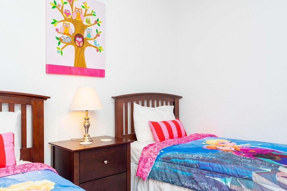 2614 LC - Seven Dwarfs - Amazing 4 Bed Townhome