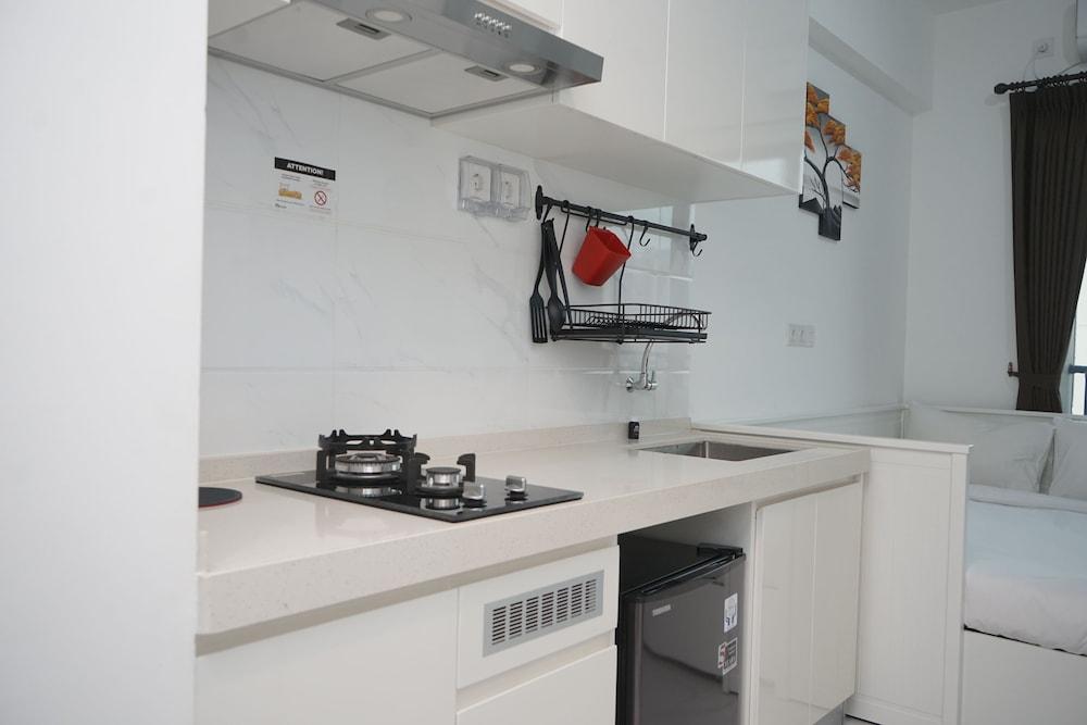 Lavish And Comfortable Studio At Sky House Bsd Apartment