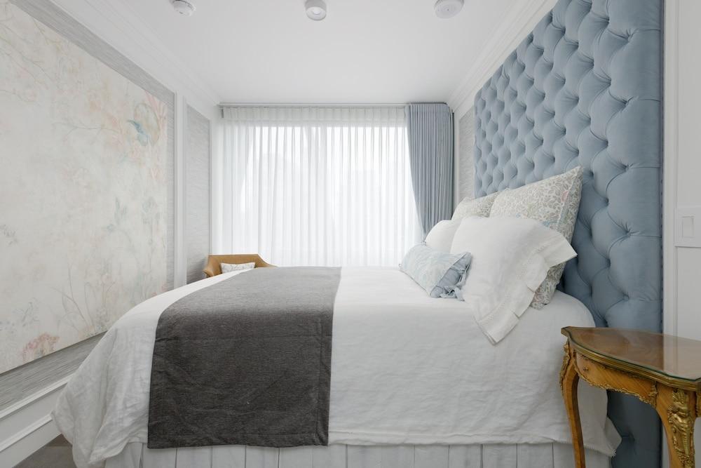 1111 Richards - 1407