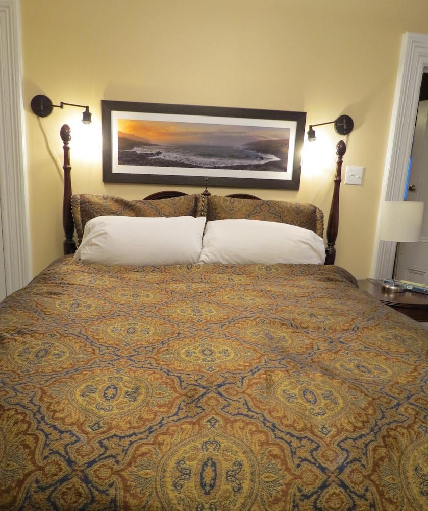 The Roses Heritage Inn