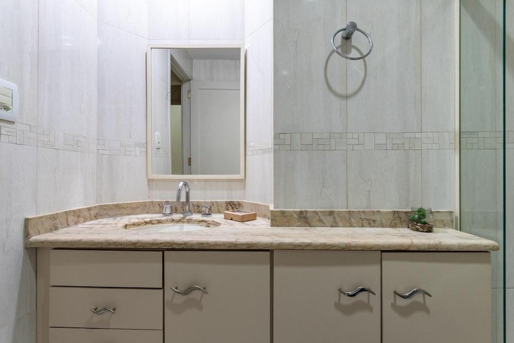 2 Minutes From Copacabana Beach A303