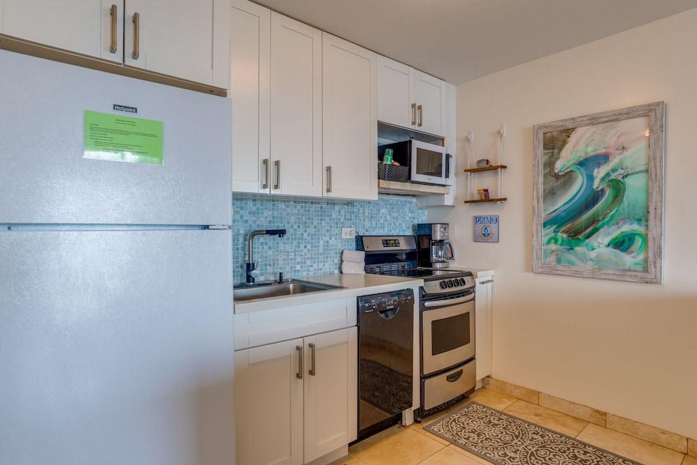 Kahana Reef #122 1 Bedroom Condo by RedAwning