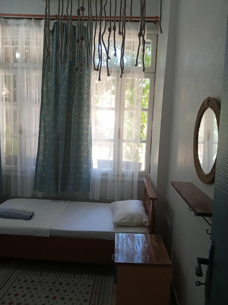 Ayvalık Leya Pansiyon