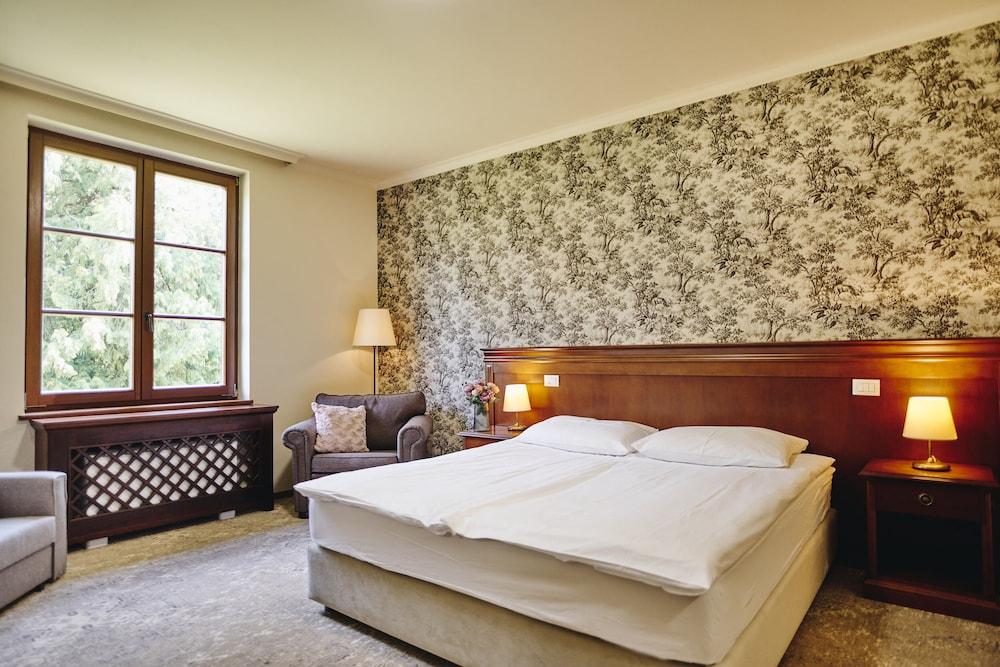 Mokrice Castle Estate