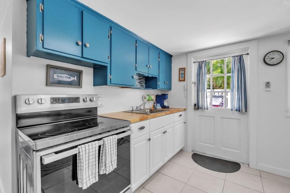 Conch Cottage 1 Bedroom Villa by RedAwning