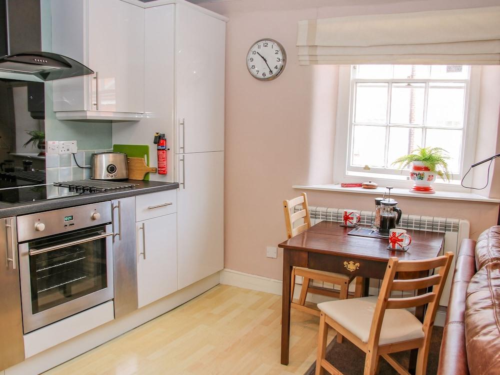 138c Old Star &amp; Garter Mews