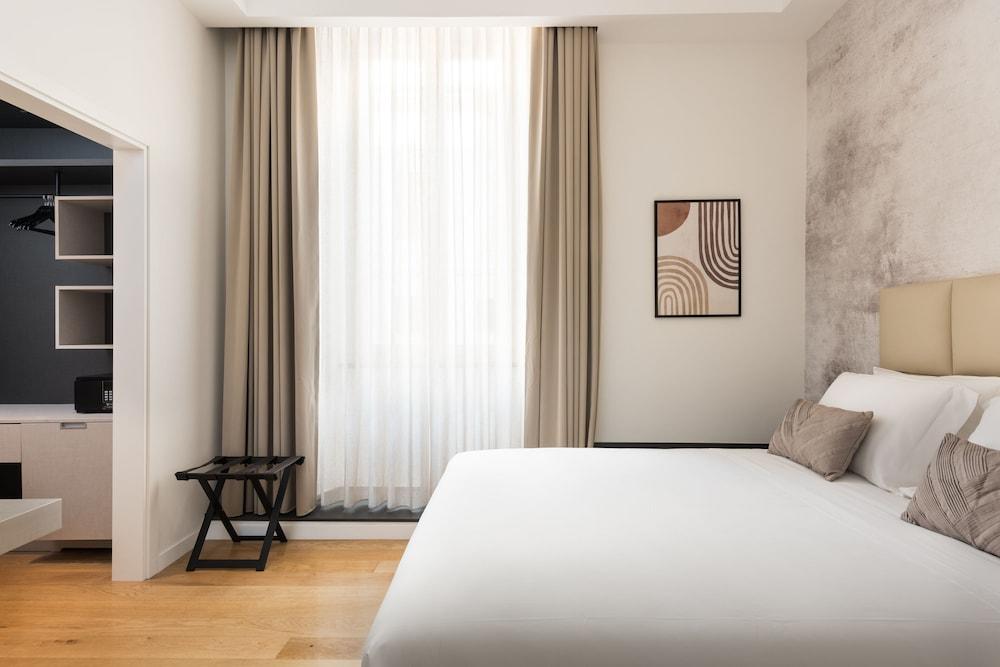 At 41 Luxury Suites & Rooms