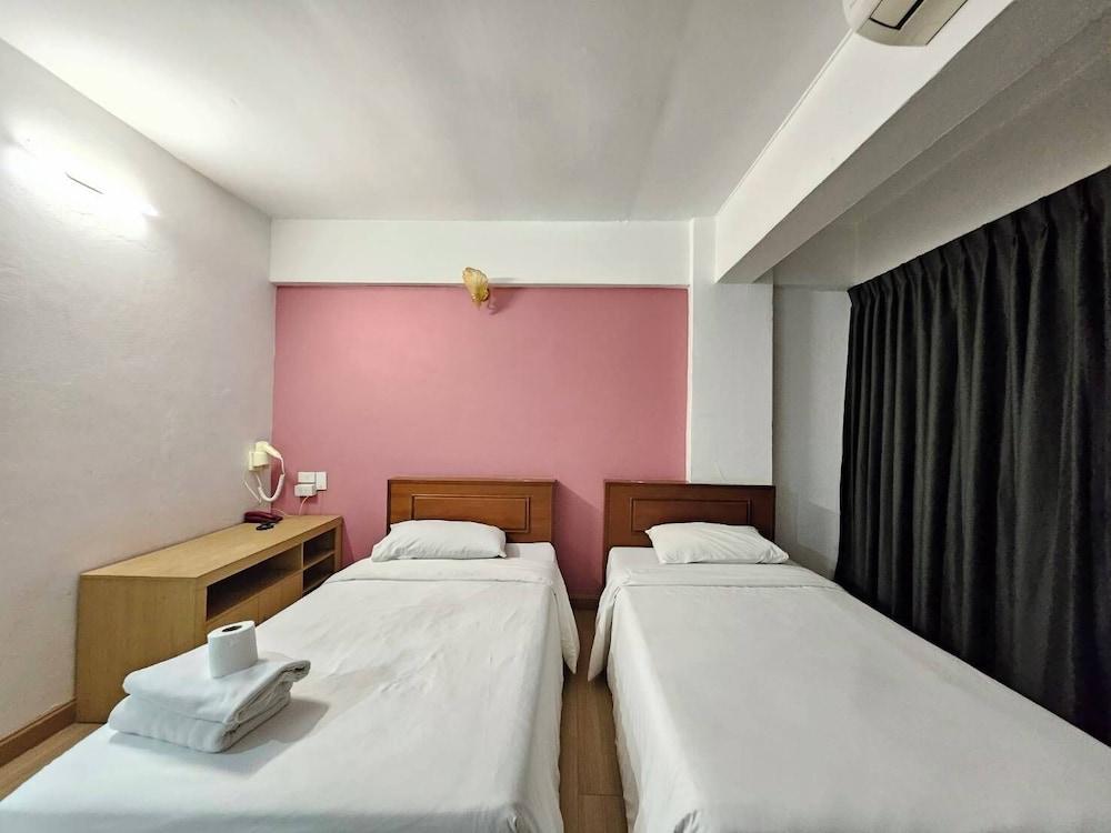 Crown   Bts   Nana  Hotel