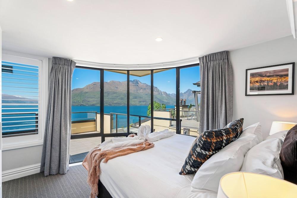 6-BEDROOM PENTHOUSE APARTMENT - THE BEACON