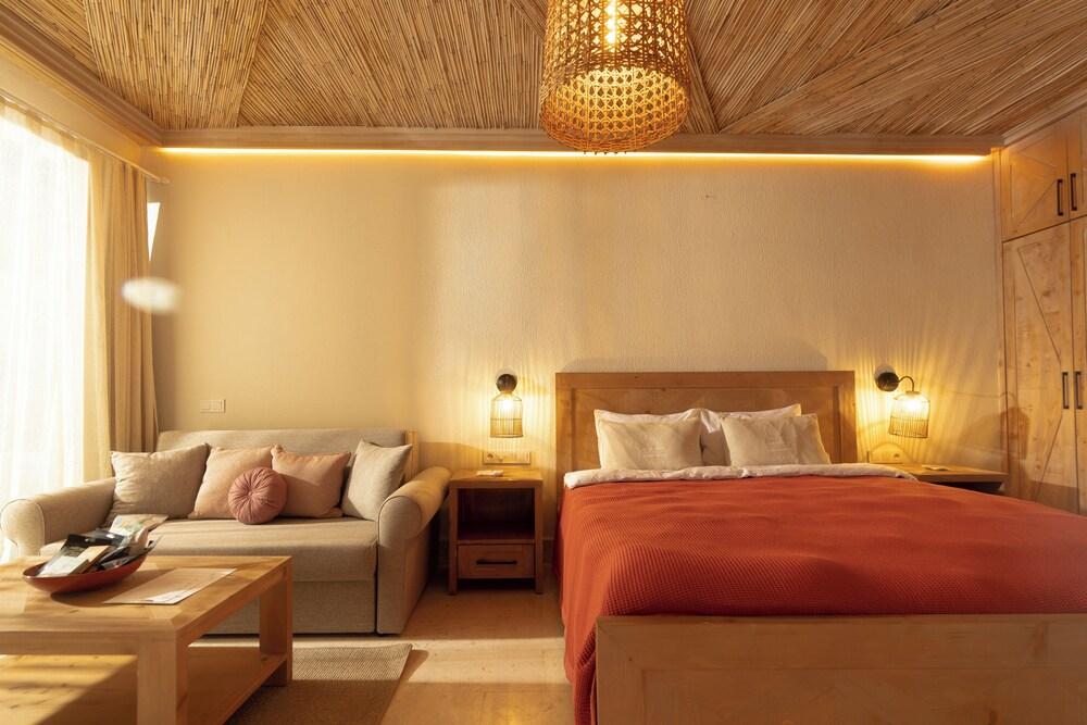 Izz Getaway – Adults Only