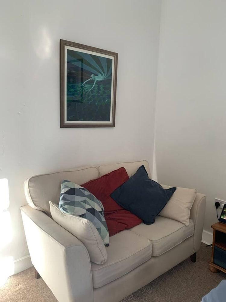 Cedarbank's - The Little Art House - dog Friendly