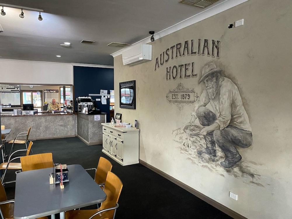 Australian Hotel Young