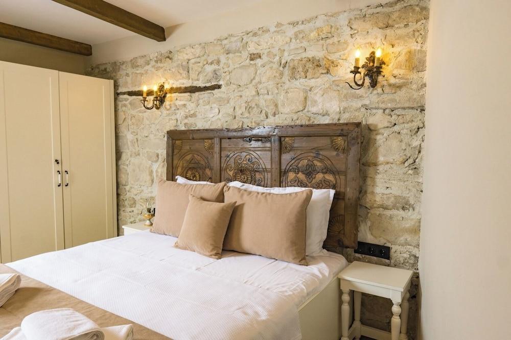 1870's Taş Konak  Üç Oda