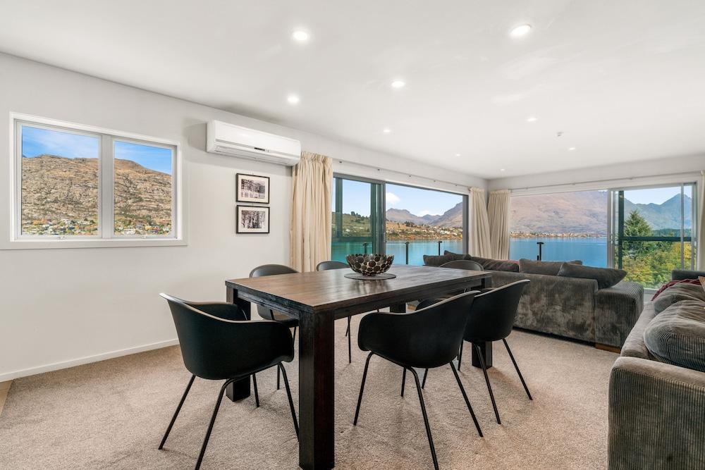 LAKEFRONT PENTHOUSE APARTMENT WITH 270-DEGREE VIEW