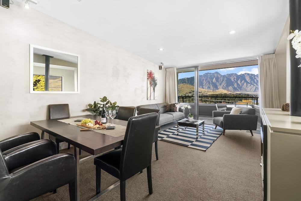 LOMOND RETREAT - NEAR CBD EXECUTIVE APARTMENT