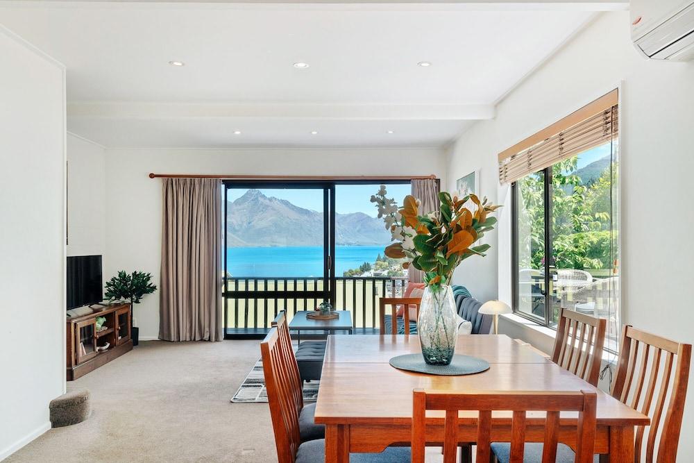 TOWN CENTRE LOCATION WITH STUNNING VIEW - UNIT 1