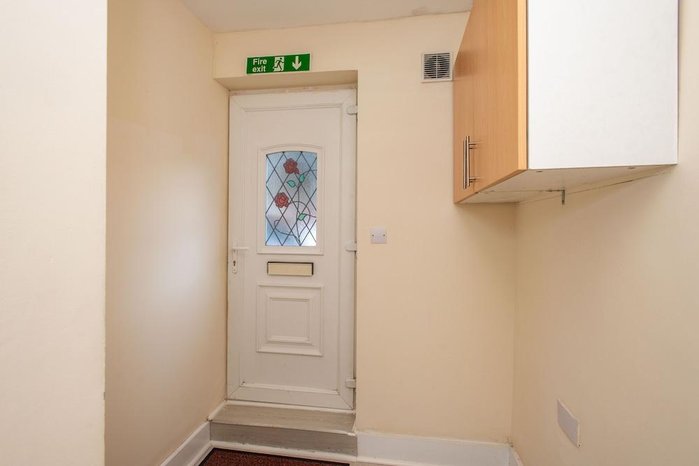 Newly Refurbished Studio, 20 Mins to London Bridge