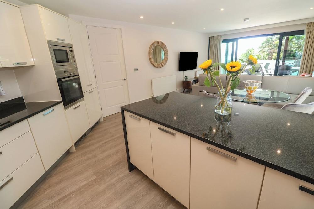 Peninsula Apartment 2