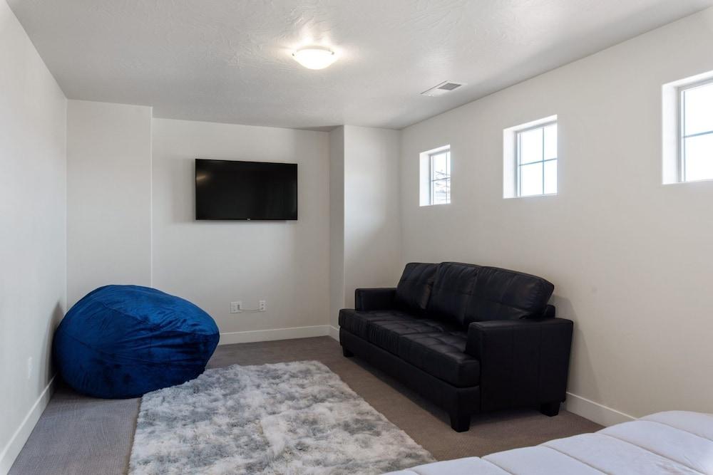 Southern Escape by RedAwning