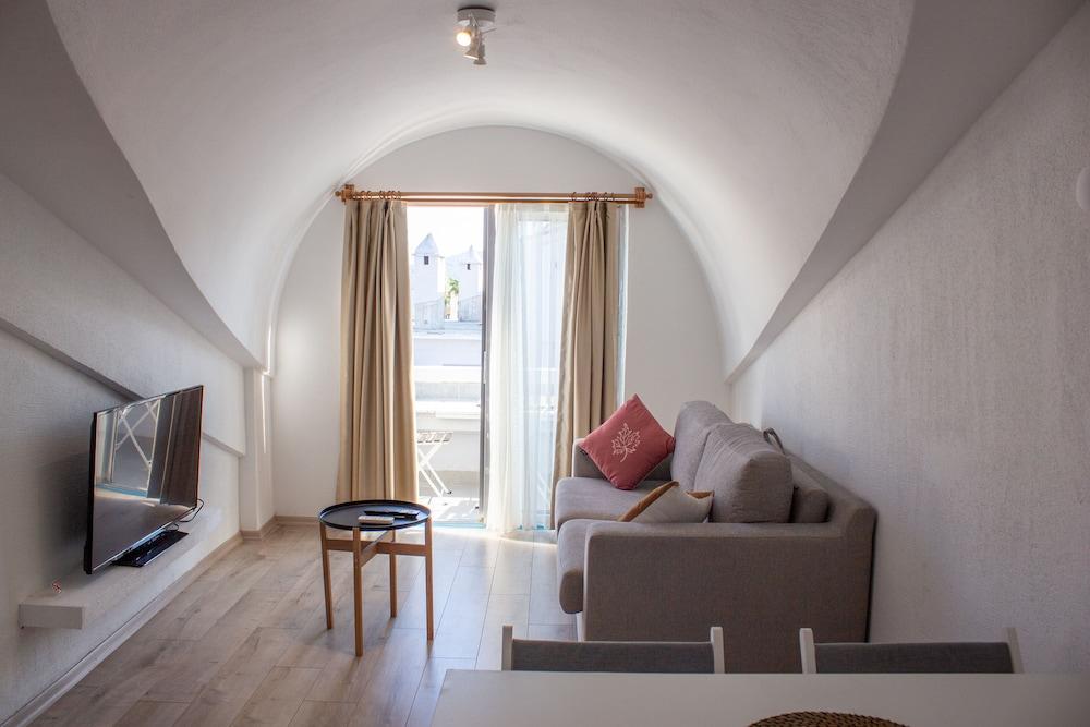 Aloha Suites Mediterranean