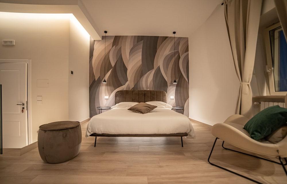 LA BANCHINA   LUXURY  SUITES