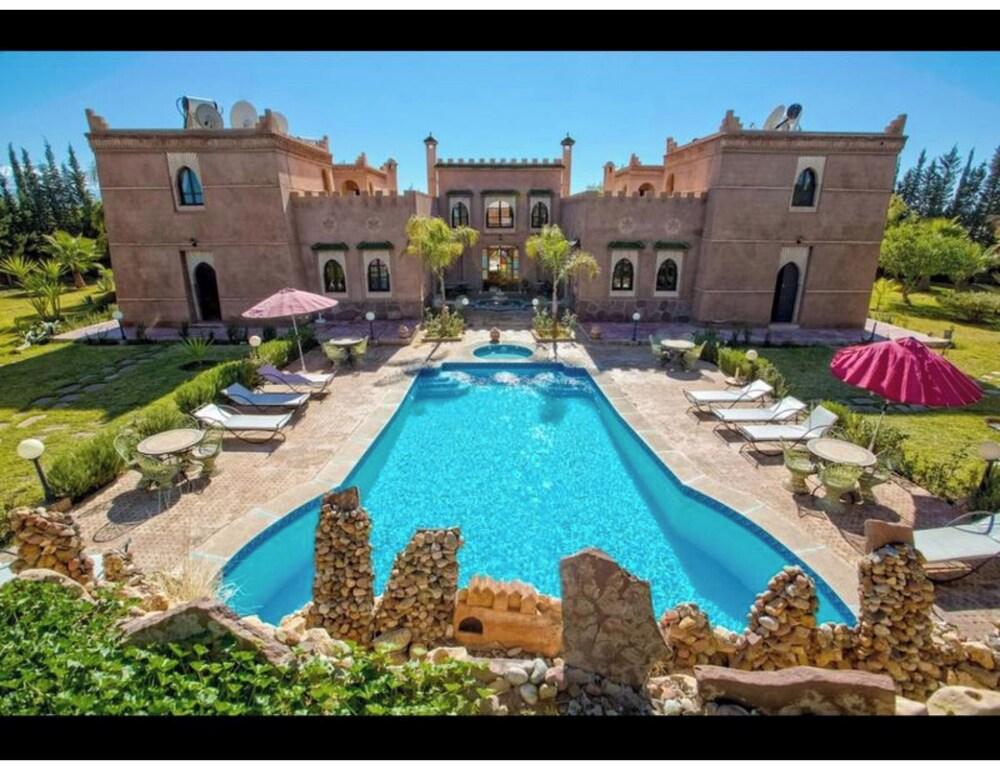 Palace With 2 Villas and 2 Swimming Pools in Sidi Abdellah Ghiat