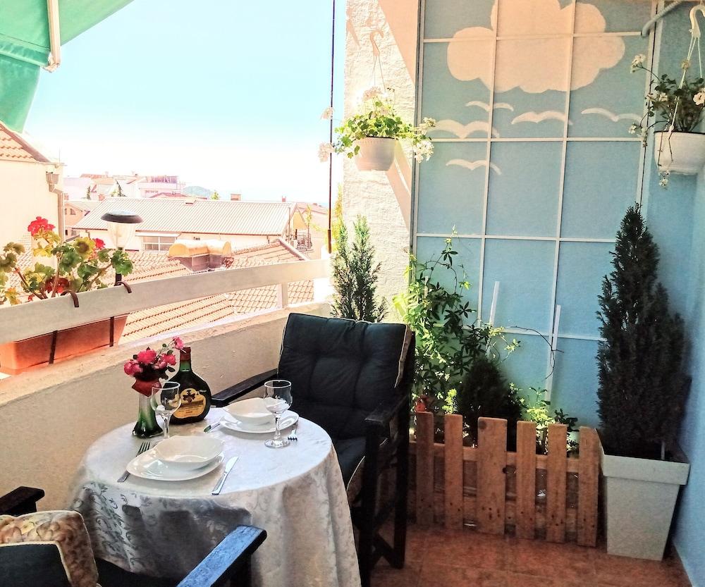 Near Lake, With View, Center