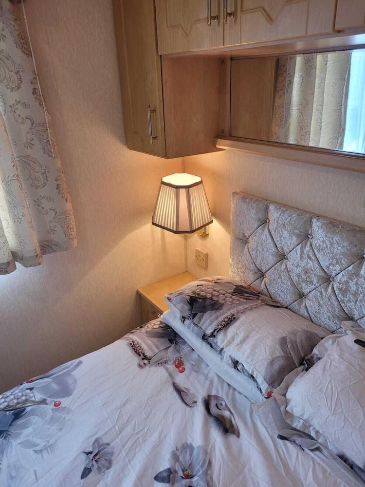 Discover Comfort Home From Home 8-birth Caravan