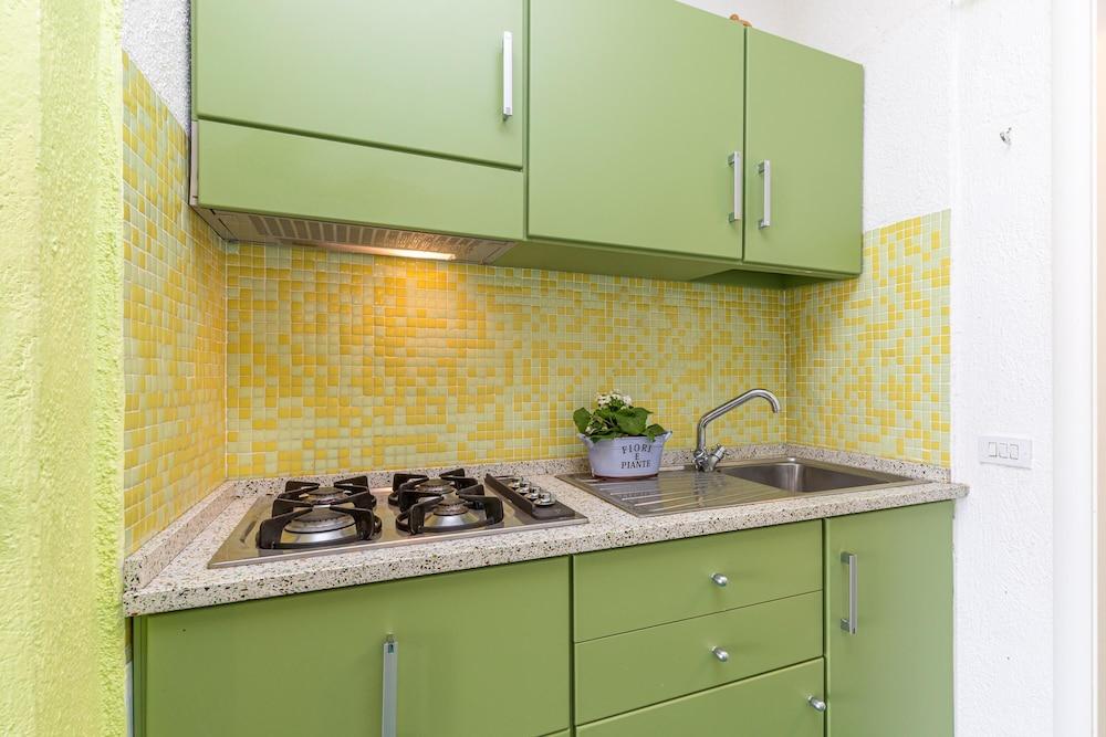 Il Vecchio Faro A42 150m From The Beach