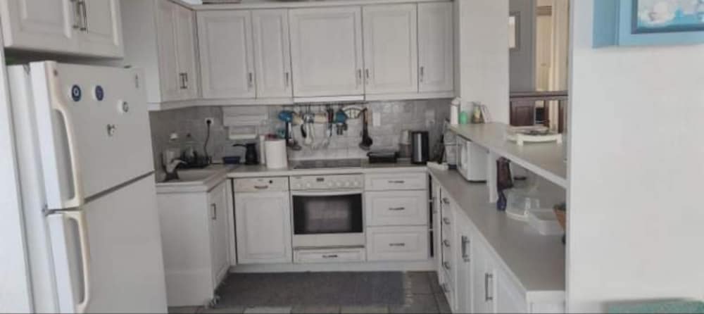 Charming 4-bed Villa in Pefkali