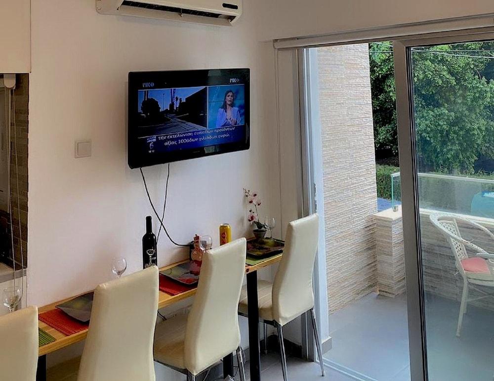 Next to the beach Mackenzie Studio