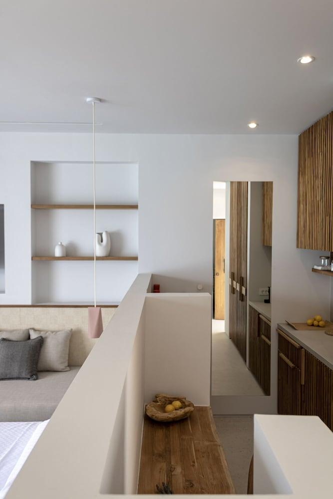 Amethyst Selene Paleros