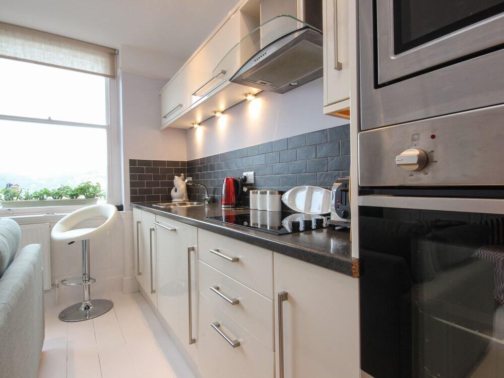 Flat 1, 32 Newcomen Road