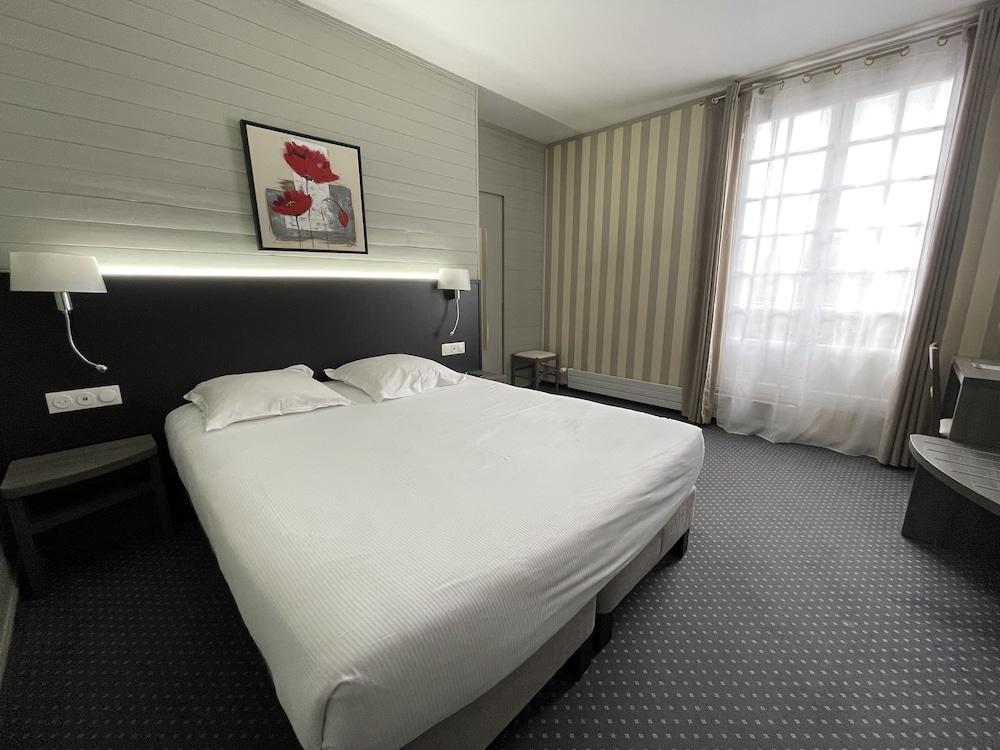 Hotel SPA Piscine le Petit Castel