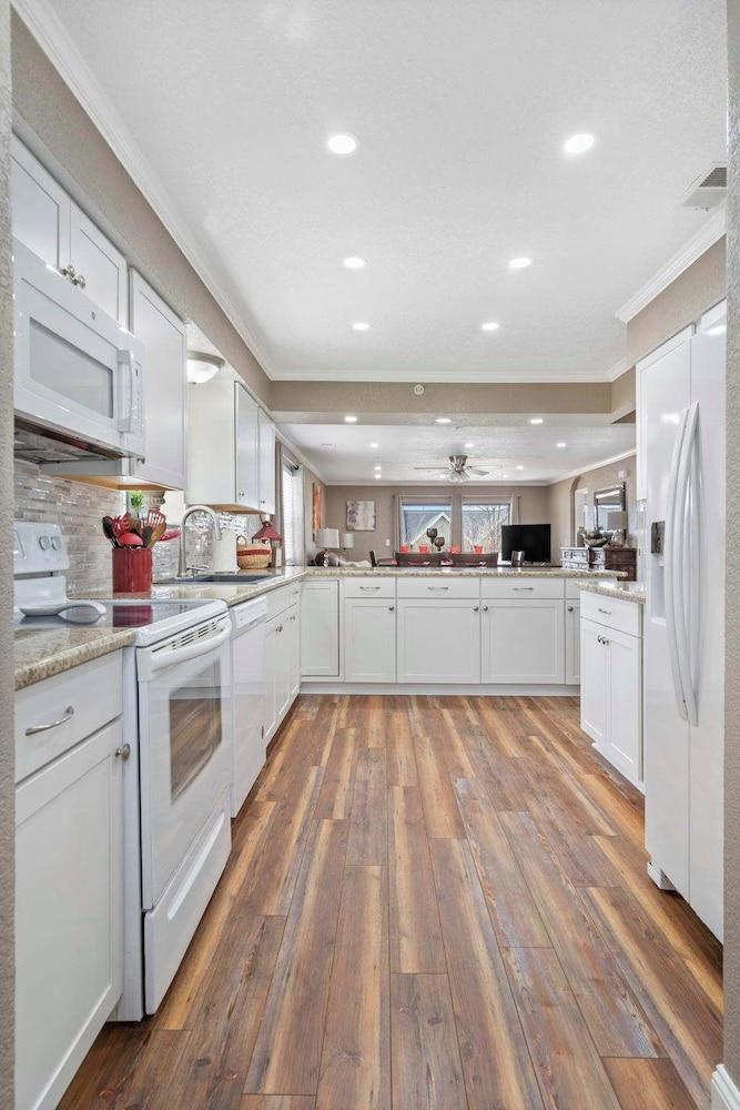 Makin' Memories - Community Pool