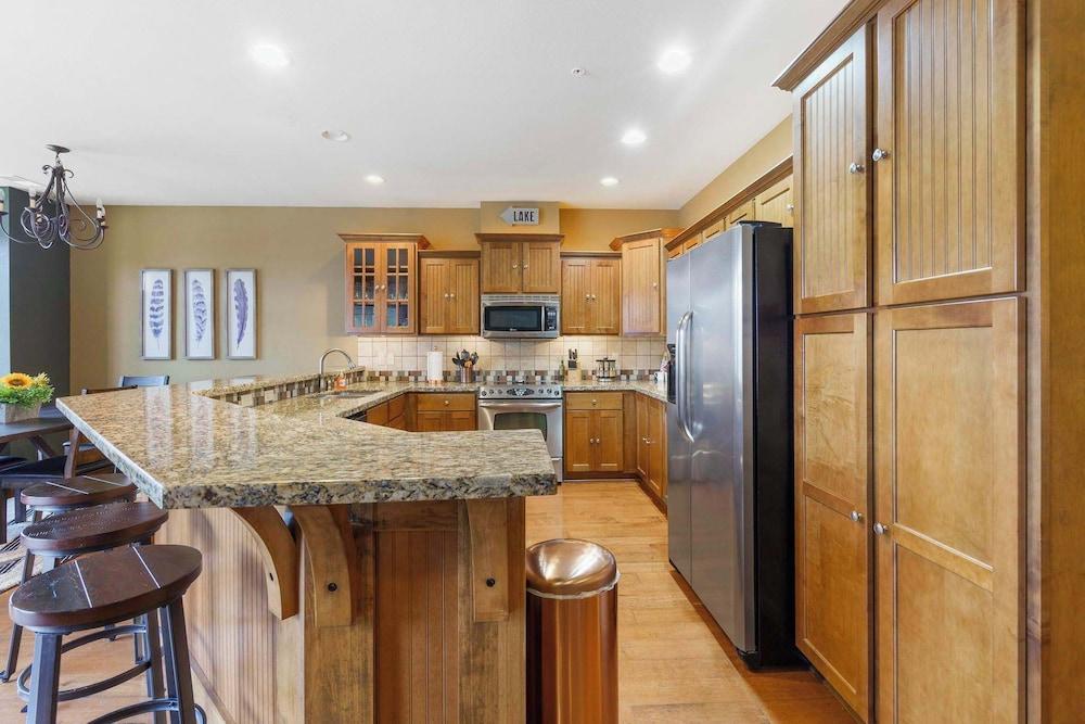 Taneycomo Retreat - Lakefront Condo