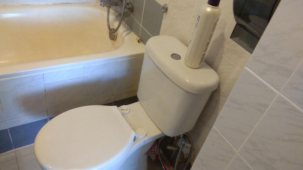 OYO Home 90533 Nomadic Town Condo