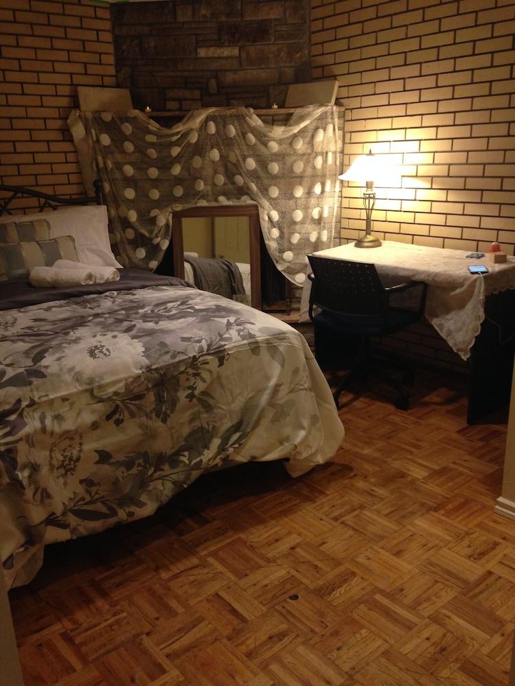 Three BDR 6Mins DownTown 17Mins Airport