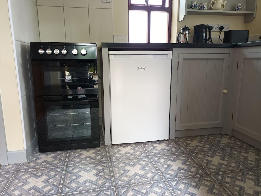 Sea View 1-bed Cottage With Private Garden