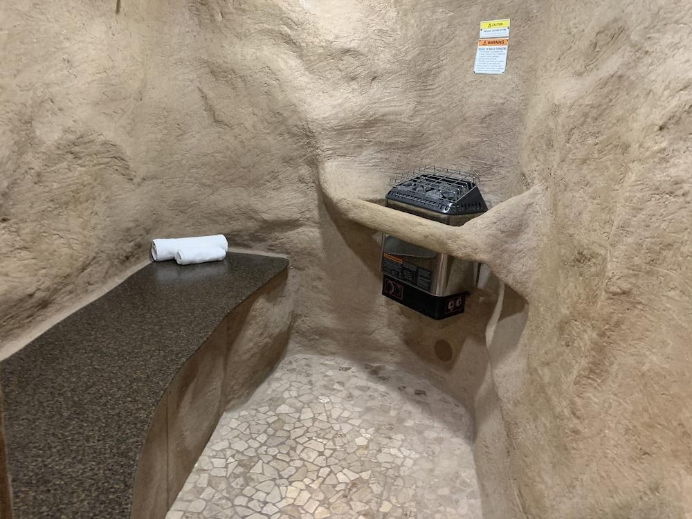 Designer Inn & Suites