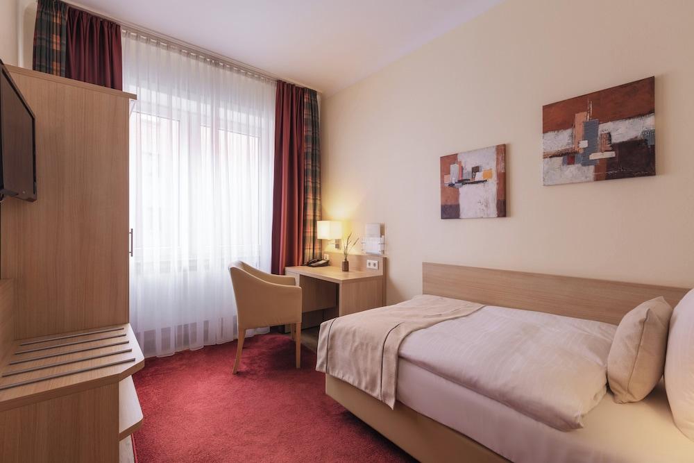 Garner Hotel Hamburg Wandsbek Marktplatz by IHG