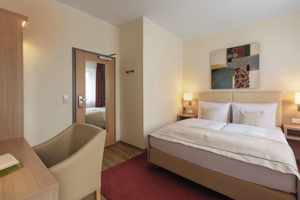 Garner Hotel Hamburg Wandsbek Marktplatz by IHG